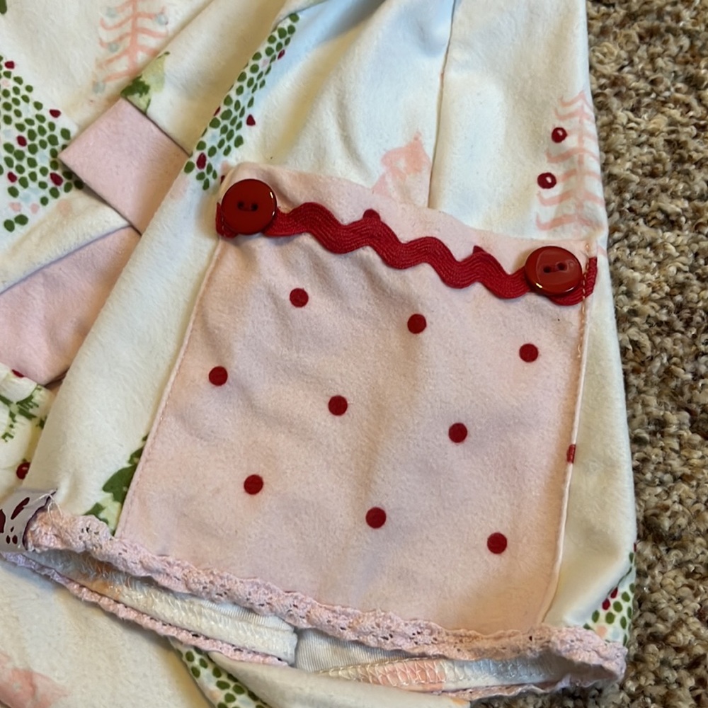 Christmas pjs size 5 - Picture 2 of 3